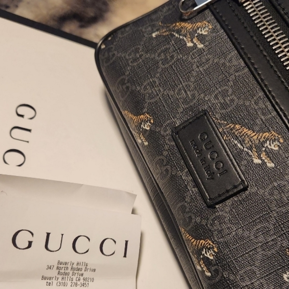 Gucci authentic cross body bag